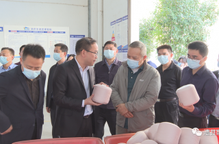 省工信廳總工程師黃學(xué)工一行深入湖南萌恒走訪調(diào)研