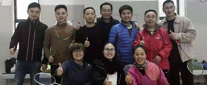 萌恒抽紗獲江北工業區“萌恒杯”職工羽毛球團體賽冠軍