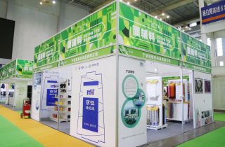 寧波市委副書記、市長(zhǎng)裘東耀一行領(lǐng)導(dǎo)蒞臨2021寧波時(shí)尚節(jié)萌恒縫紉線展位 | 寧波萌恒風(fēng)華紡織品有限公司榮獲時(shí)尚寧波新智造獎(jiǎng)