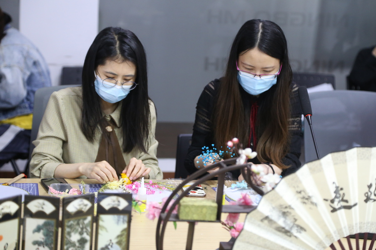 母親節(jié)干花團(tuán)扇DIY